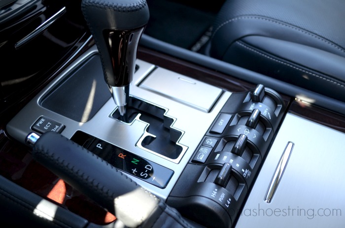 Lexus LX 570 features