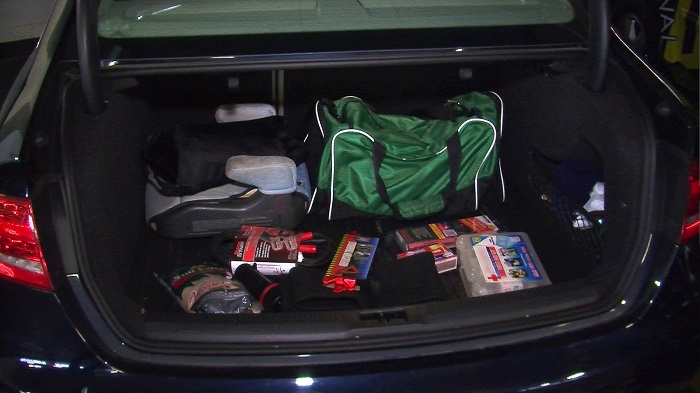 keep emergency supplies in trunk