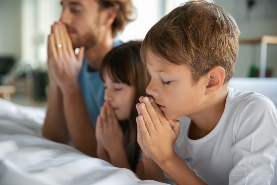Ways to Teach Children to Pray: Encouraging Spiritual Growth Through Prayer