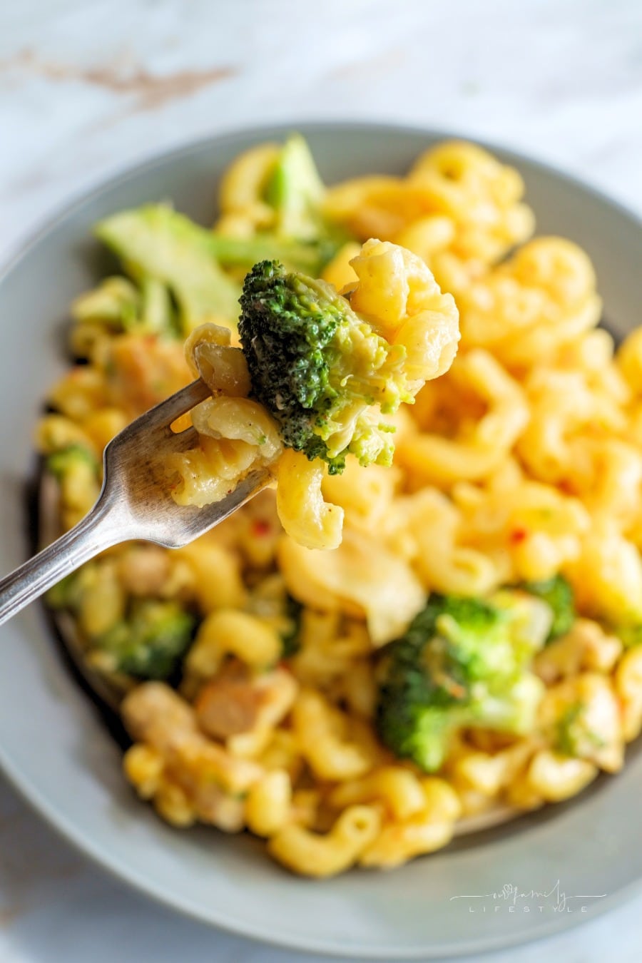 Delicious Velveeta Mac and Cheese with Broccoli
